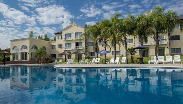 Foto de Hotel Howard Johnson Pilar Resort Spa &amp; Convention Center