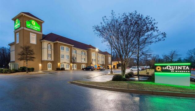 Foto de Hotel La Quinta Inn &amp; Suites by Wyndham Huntsville Airport Madison