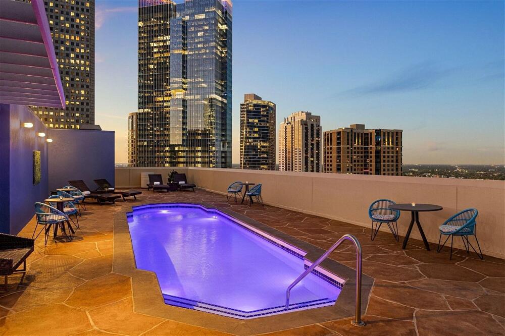 Magnolia Hotel Houston exterior