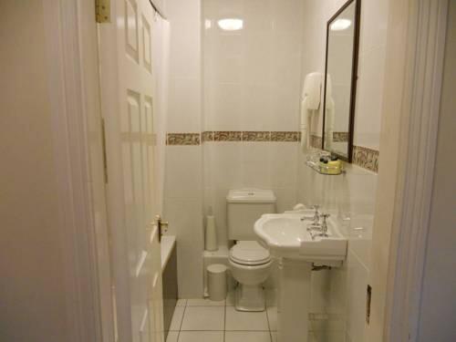 Foto del baño de The Rhu Glenn Hotel