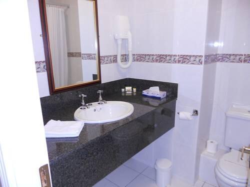 Foto del baño de The Rhu Glenn Hotel