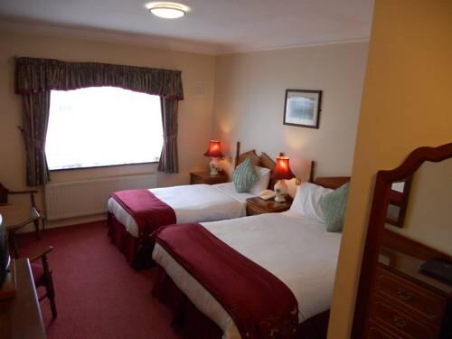 Foto de una habitación de The Rhu Glenn Hotel