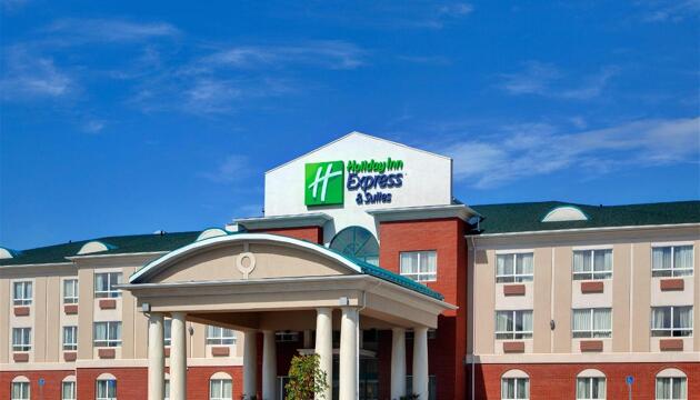 Foto de Holiday Inn Express Hotel &amp; Suites-Hinton, an IHG Hotel