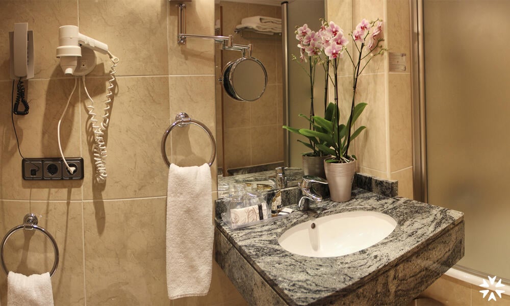 Foto del baño de Hotel Bardo Recoletos Coco