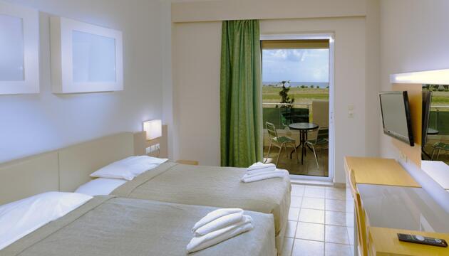 Foto de Sovereign Beach Hotel