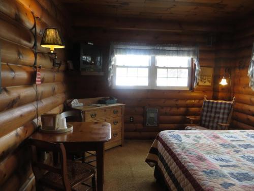 Room – Snyders Shoreline Inn