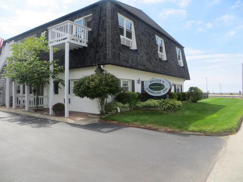 Photo – Snyders Shoreline Inn