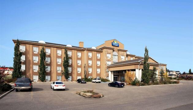 Foto de Hotel Days Inn &amp; Suites by Wyndham Strathmore