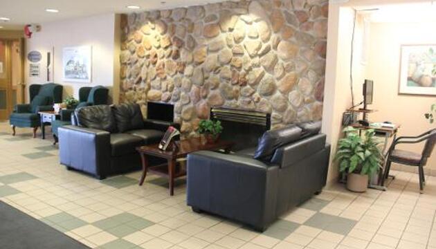 Foto de Hotel Travelodge by Wyndham Lacombe