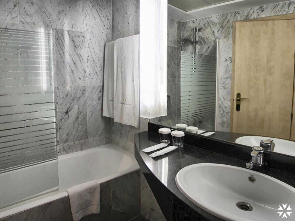 Foto del baño de Hotel Tres Reyes Pamplona