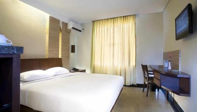 Photo – Losari Roxy Hotel