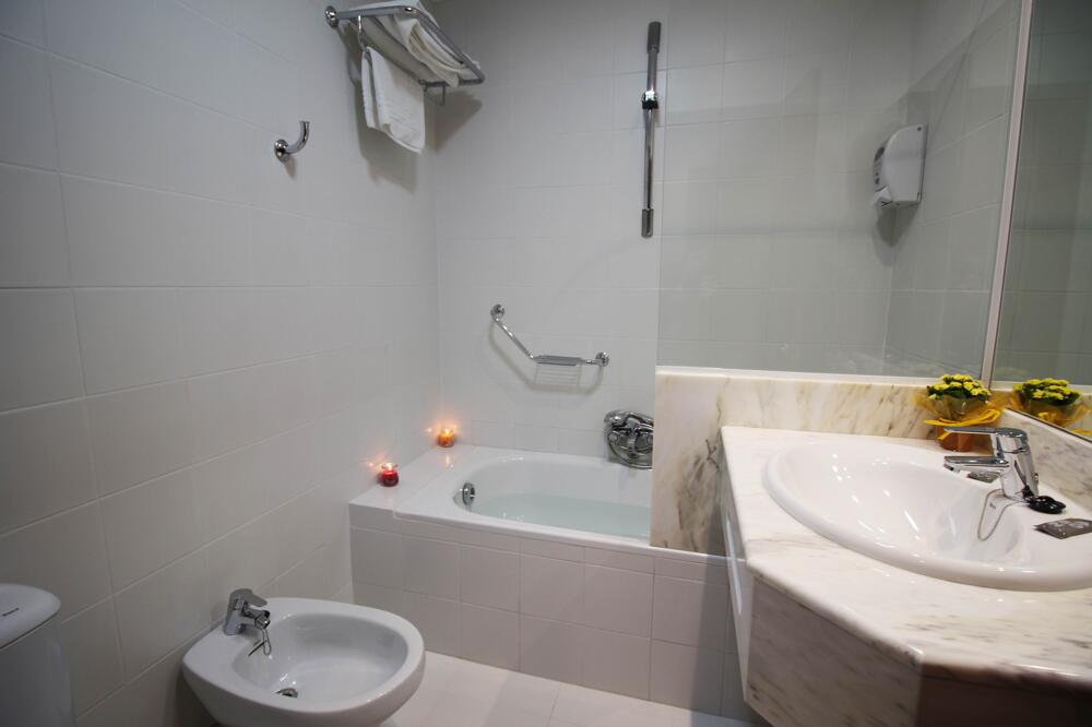 Foto del baño de Hotel Santillana
