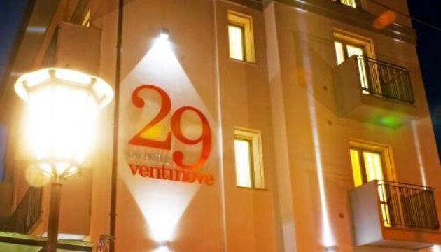 Foto de 29 Cav Apartments
