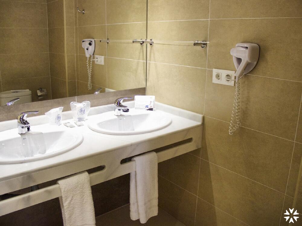 Foto del baño de Hotel Mainare Playa