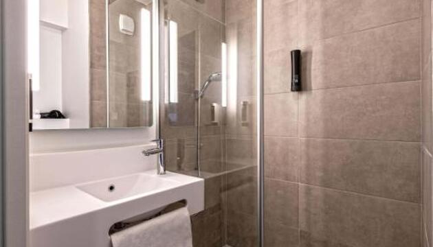 Foto de B&amp;B HOTEL Landerneau Bois Noir