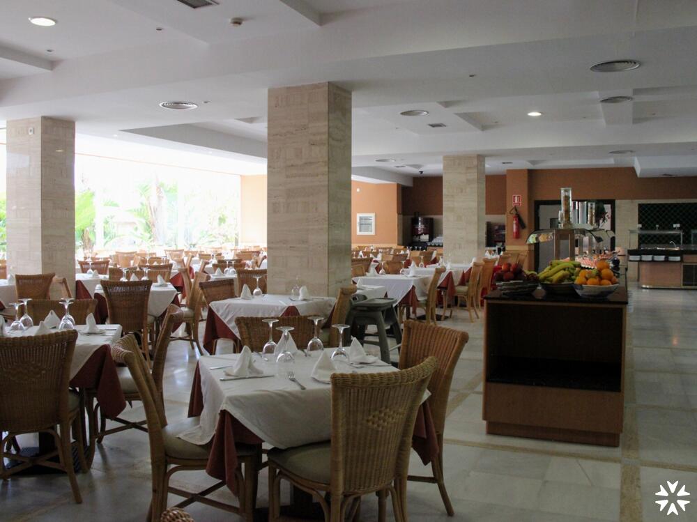 Foto de restauración de Aparthotel Arena Center