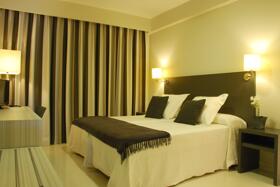 Foto de una habitación de "Hotel Los Robles"
