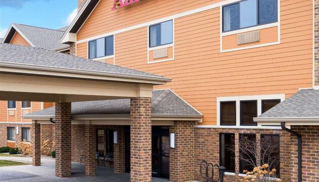 Photo – Hotel AmericInn by Wyndham Green Bay East