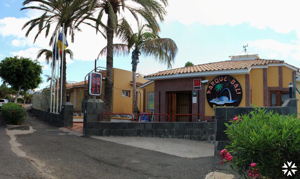 Foto del exterior de Bungalows Parque Bali con AIRE ACONDICIONADO