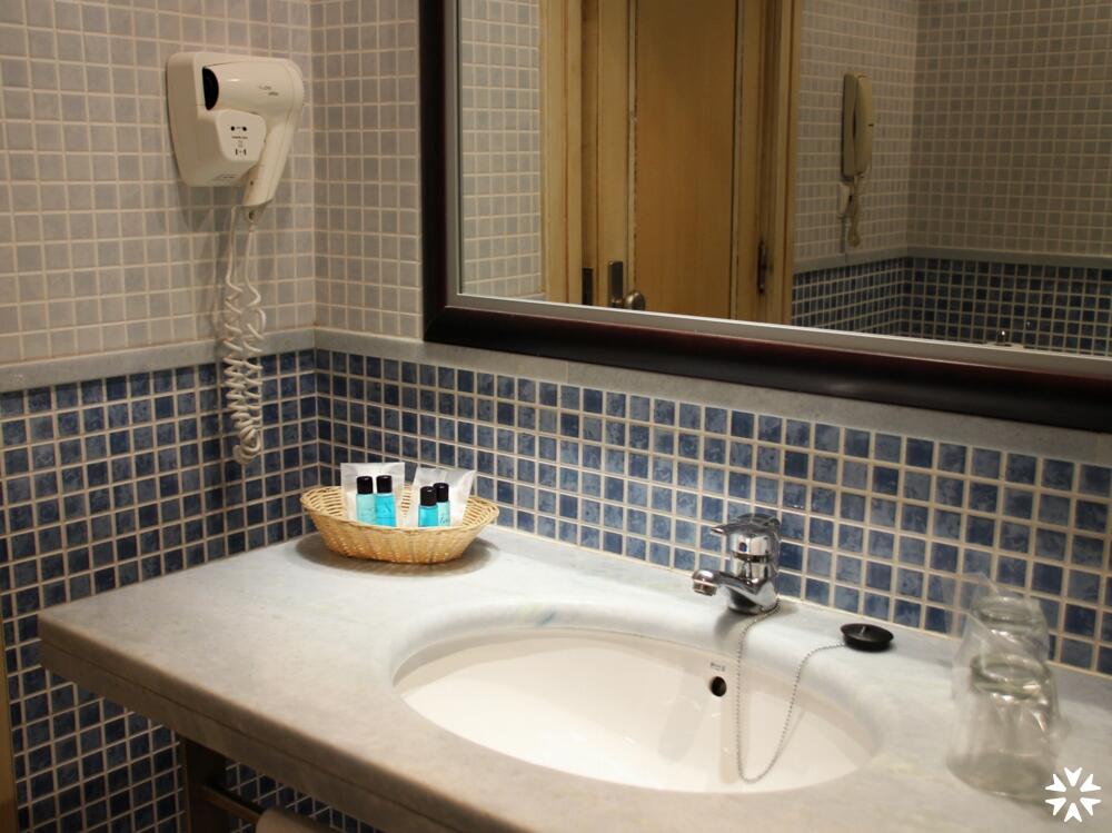 Foto del baño de Hotel Yellow Praia Monte Gordo