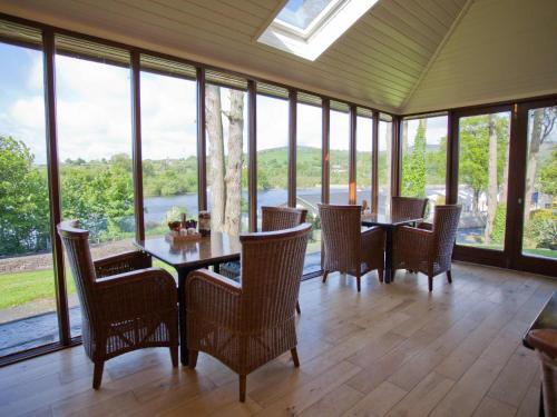 The Lakeside Hotel & Leisure Centre, Killaloe - Central de Reservas