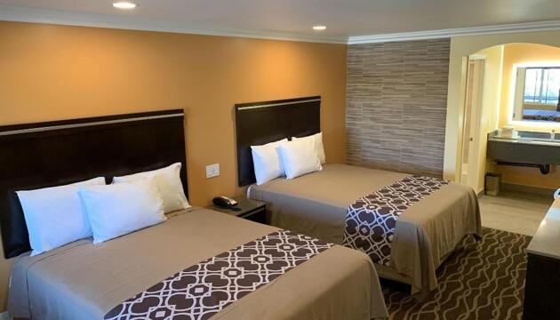 Photo – Motel Industry Inn &amp; Suites