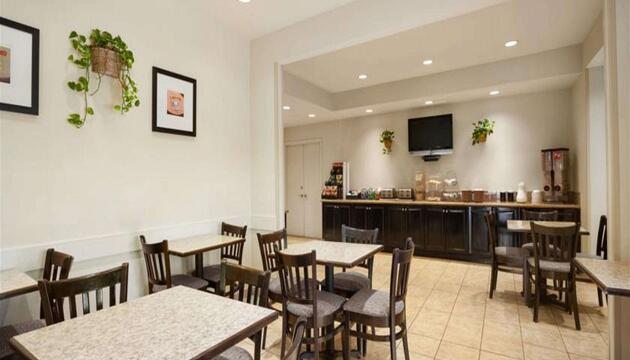 Foto de Hotel Howard Johnson by Wyndham San Diego Sea World