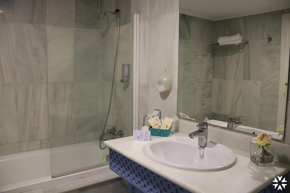 Foto del baño de Aparthotel Monarque Sultán