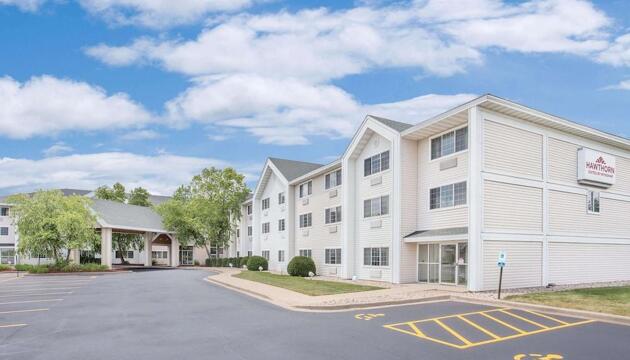 Photo – Hotel Cobblestone Suites - Oshkosh