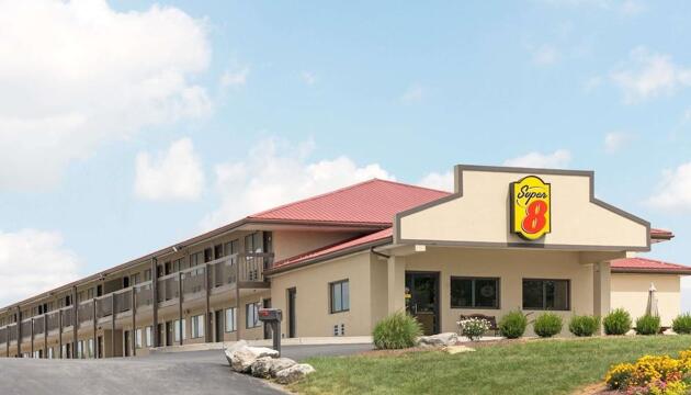 Photo – Hotel Super 8 by Wyndham Greencastle