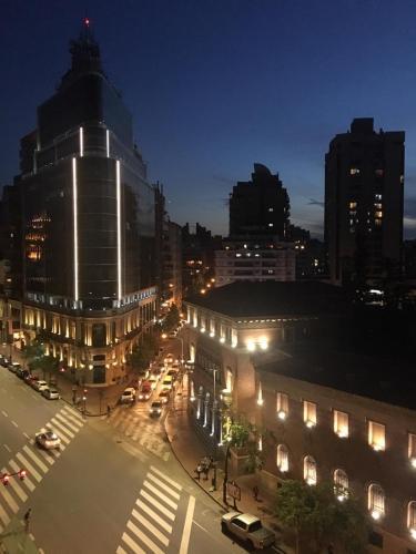 Foto general de Apartamentos 2 Dormitorios Sobre Av Hipolito Irigoyen