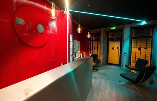 Foto de los servicios de PILOT Design Hostel &amp;amp; Bar