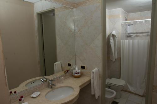 Foto del baño de Hotel Corrientes Plaza
