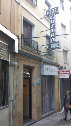 Foto del exterior de Hostal Guzman El Bueno by gaiarooms