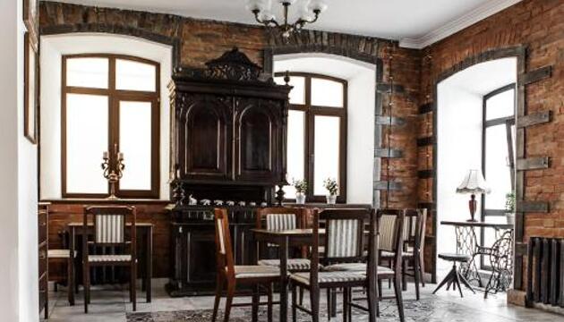 Photo – Brick Walls Hotel