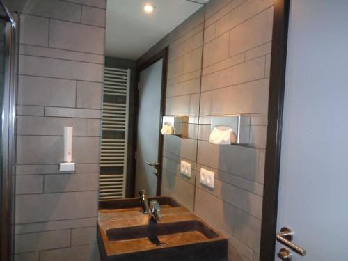 Foto del baño de Brxxl 5 City Centre Hostel