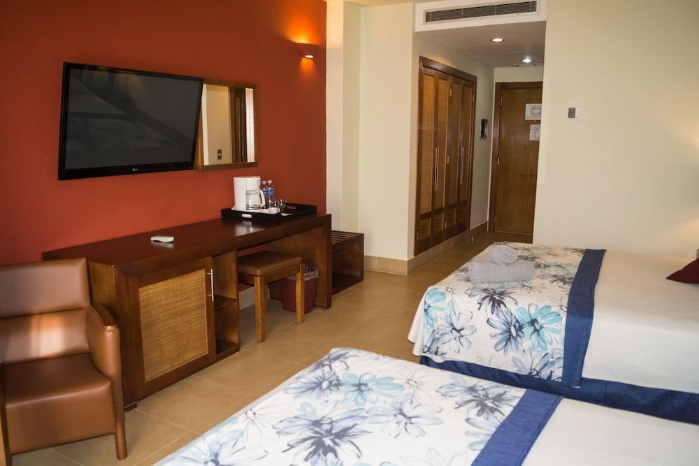 Hotel Hesperia Edén Club, La Playa Central de Reservas