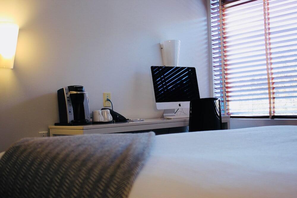 Hotel Le Dauphin StHyacinthe, Saint Hyacinthe Central de Reservas