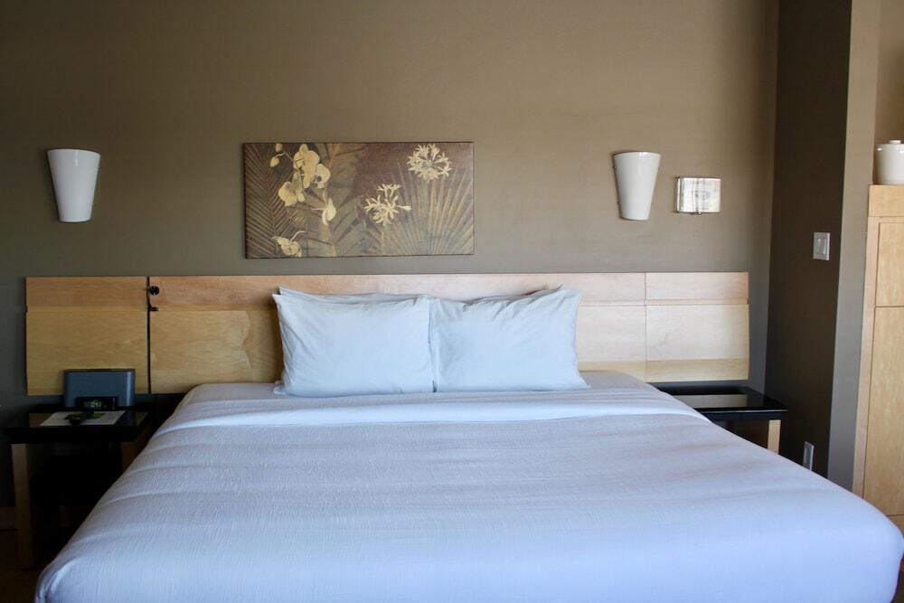 Hotel Le Dauphin StHyacinthe, Saint Hyacinthe Central de Reservas