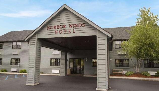 Photo – Harbor Winds Hotel