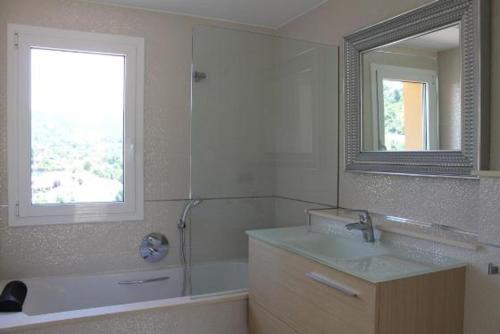Bathroom – Villa De Oro