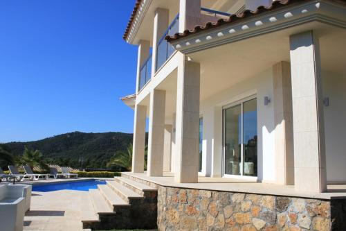 Surrounding area – Villa De Oro
