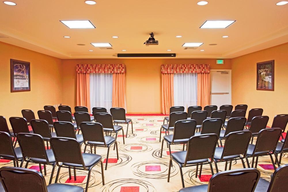 Photo – Holiday Inn Express Reno Airport, an IHG Hotel