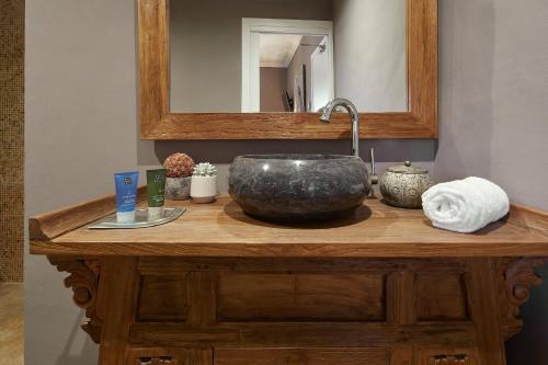 Foto del baño de La Indiana de Begur, Petit Hotel Boutique