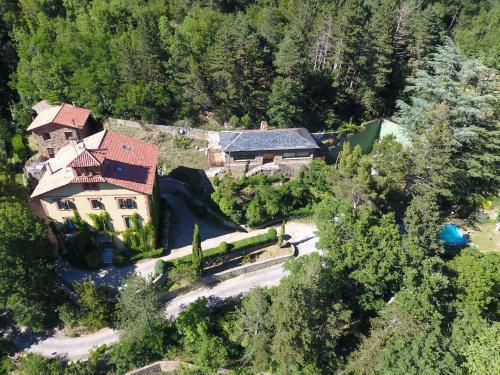 Foto del exterior de Els Apartaments del bosc
