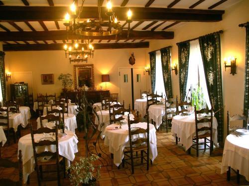 Foto de restauración de Logis Hôtel Beau Site