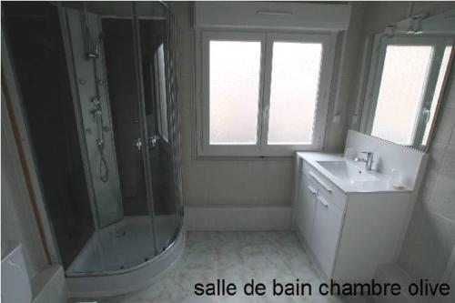 Foto del baño de Hôtel de La Paix