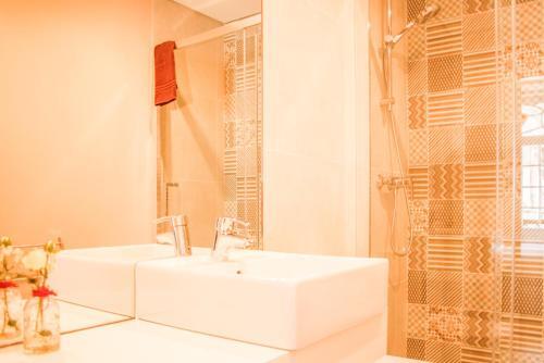 Foto del baño de Apartamentos PIPADOURO by YoursPorto
