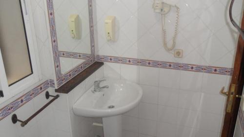Bathroom – Hostal Suárez