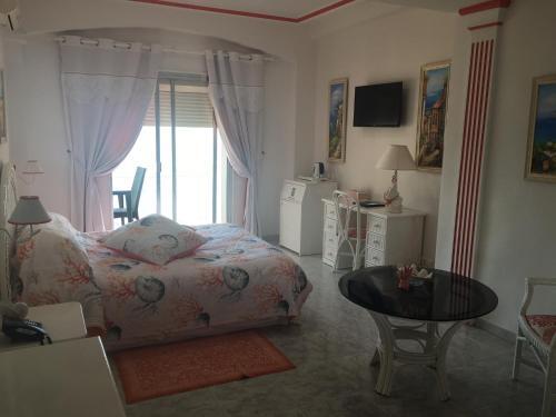 Foto de una habitación de Hotel La Calanque